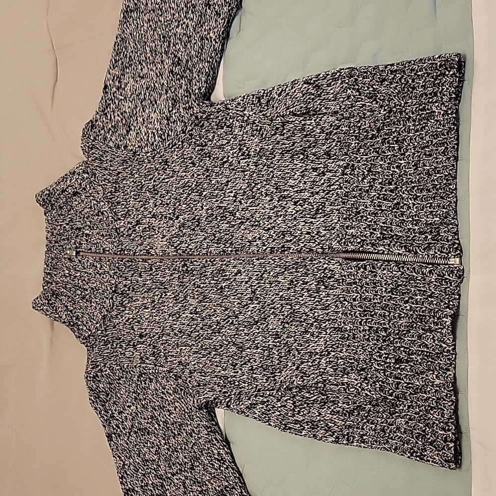 JONES NEW YORK SIGNATURE Size Small Gray Back & White Knit Zippered Sweater